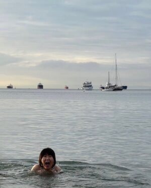 Yasuko Mitsuura Instagram - Polar bear swim  2023年正月
寒中水泳