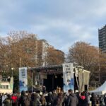Yasuko Mitsuura Instagram - 正月にPolar bear swim という寒中水泳イベントがあるのですが、友人家族と勢いで、今年はあったかいから、なんて、つい、やってきました。一度冷えると風呂程度じゃ温まらない年頃です。やばい。