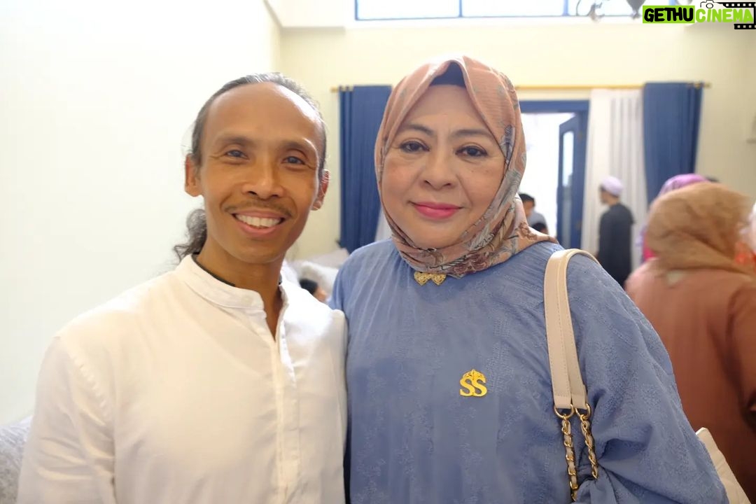 Yayan Ruhian - 11.7K Likes - Walimatussafar Mamah @mamayoyoh6 & Abang @piping.firmansyah77
Sehat-sehat dan lancar semuanya Mah, Bang, dari berangkat sampai pulang nanti. Ibadahnya diterima, diridhoi Allah SWT dan jadi haji yang mabrur. Aaamiin...