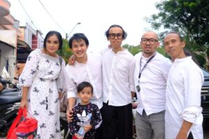 Yayan Ruhian Instagram - Walimatussafar Mamah @mamayoyoh6 & Abang @piping.firmansyah77 
Sehat-sehat dan lancar semuanya Mah, Bang, dari berangkat sampai pulang nanti. Ibadahnya diterima, diridhoi Allah SWT dan jadi haji yang mabrur. Aaamiin...