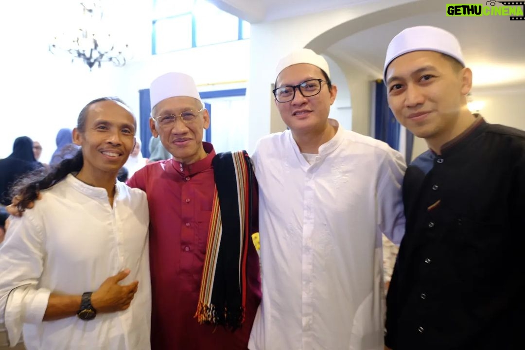 Yayan Ruhian - 11.7K Likes - Walimatussafar Mamah @mamayoyoh6 & Abang @piping.firmansyah77
Sehat-sehat dan lancar semuanya Mah, Bang, dari berangkat sampai pulang nanti. Ibadahnya diterima, diridhoi Allah SWT dan jadi haji yang mabrur. Aaamiin...