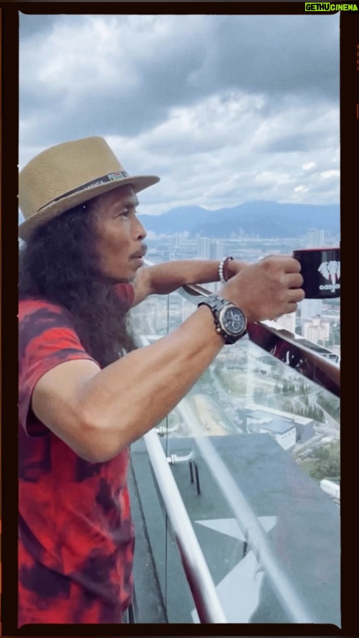 Yayan Ruhian - 6.4K Likes - Dimana-mana hati ku senang.
@kopi.gadjah
#greget #tubrukers #travelwork