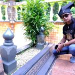 Yayan Ruhian Instagram - Sebelum kembali ke Indonesia, berziarah ke Makam Pahlawan Mat Kilau, di Kg Kedondong, Pulau Tawar, Jerantut, Pahang. Terimakasih kepada seluruh saudara-saudara di Malaysia, kami sudah diterima dengan baik di sini. Harap-harap boleh silaturahmi dan berjumpa lagi. Mohon maaf zahir batin jika ada silap dan khilaf. Terimakasih