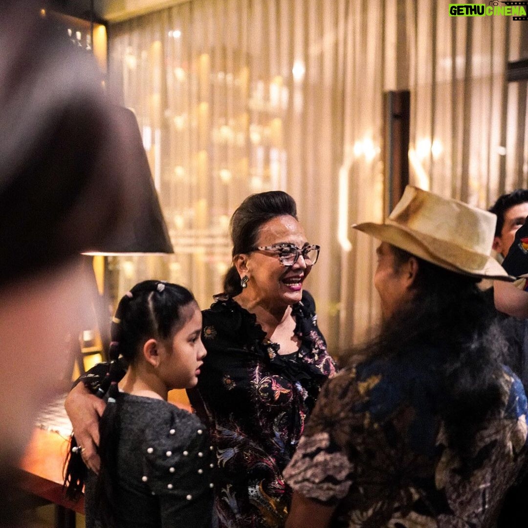 Yayan Ruhian - 9.4K Likes - Alhamdulillah
Kemeriahan malam yg penuh Berkah mempertemukan kami yg entah berapa lama ta pernah bersua
Dengan prestasi selangit tapi Kamu tetap Membumi
Selamat Panjang Umur Jagoan @iko.uwais
Do’a terbaik pastinya dari semua yg hadir di syukuran Ulang Tahun Mu
Bidikan @bahasa_hanief & jepretan @dzikrisukma
#birthday #greget