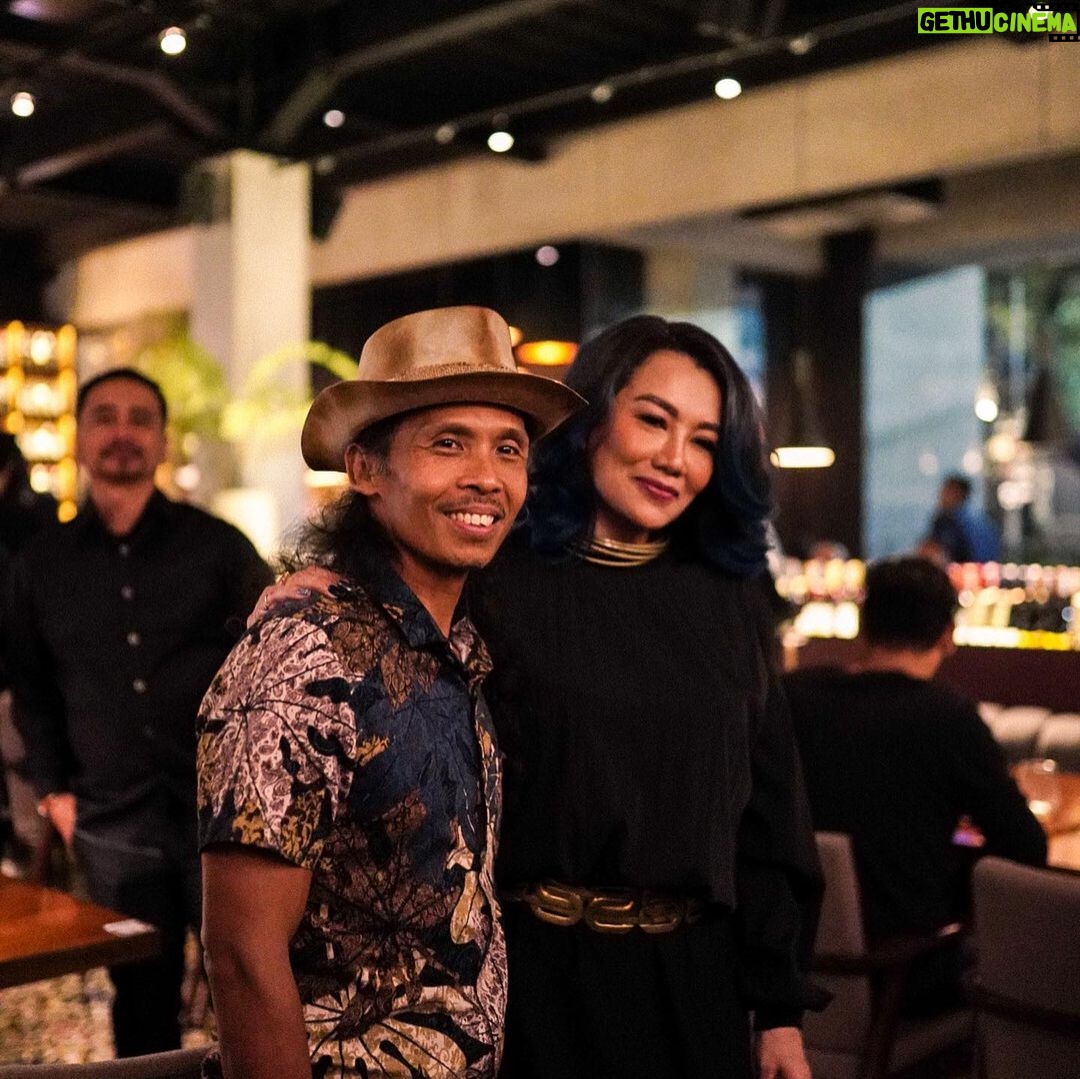Yayan Ruhian - 9.4K Likes - Alhamdulillah
Kemeriahan malam yg penuh Berkah mempertemukan kami yg entah berapa lama ta pernah bersua
Dengan prestasi selangit tapi Kamu tetap Membumi
Selamat Panjang Umur Jagoan @iko.uwais
Do’a terbaik pastinya dari semua yg hadir di syukuran Ulang Tahun Mu
Bidikan @bahasa_hanief & jepretan @dzikrisukma
#birthday #greget