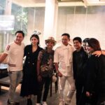 Yayan Ruhian Instagram – Alhamdulillah
Kemeriahan malam yg penuh Berkah mempertemukan kami yg entah berapa lama ta pernah bersua
Dengan prestasi selangit tapi Kamu tetap Membumi
Selamat Panjang Umur Jagoan @iko.uwais
Do’a terbaik pastinya dari semua yg hadir di syukuran Ulang Tahun Mu
Bidikan @bahasa_hanief & jepretan @dzikrisukma
#birthday #greget