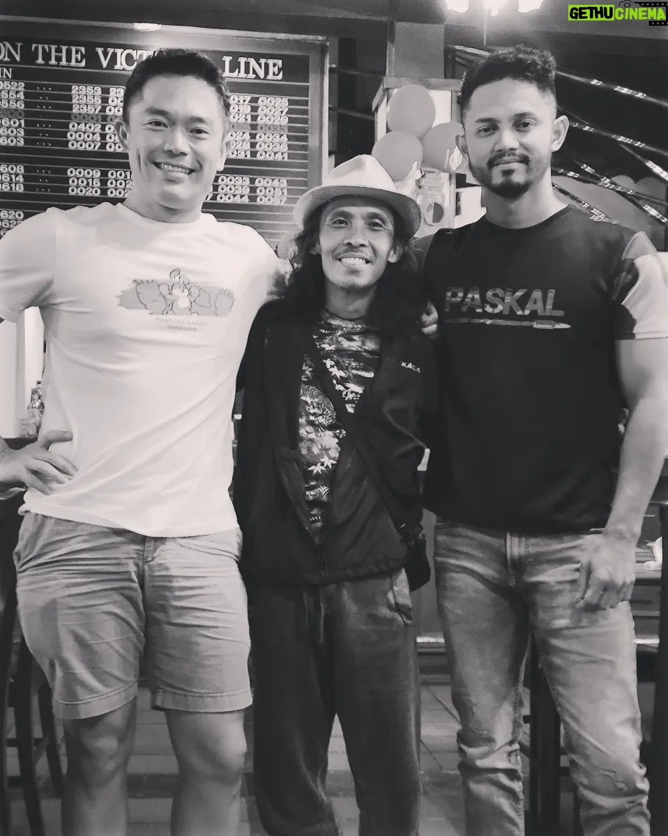 Yayan Ruhian Instagram - #impromptu Pertemuan dadakan yang sama sekali tidak direncanakan tadi malam. Ngobrol seru ngalor ngidul, catch up, tidak terasa sampai hampir pagi. Terimakasih untuk menyempatkan datang berjumpa. Super fun night!