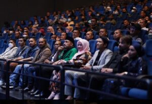 Yayan Ruhian Instagram - Terima kasih buat Sahabat yg hadir di gala premier Film Mat Kilau Kebangkitan Pejuang beberapa hari lalu di @cgv.id Jakarta
Dan buat sahabat semua saat ini Mat Kilau sedang tayang di @cgv.id @cinepolisid dan @newstarcineplex 
#ayokebioskop #itutajam #greget 
📸 @bahasa_hanief, @thehitmannazri & @studiokembara