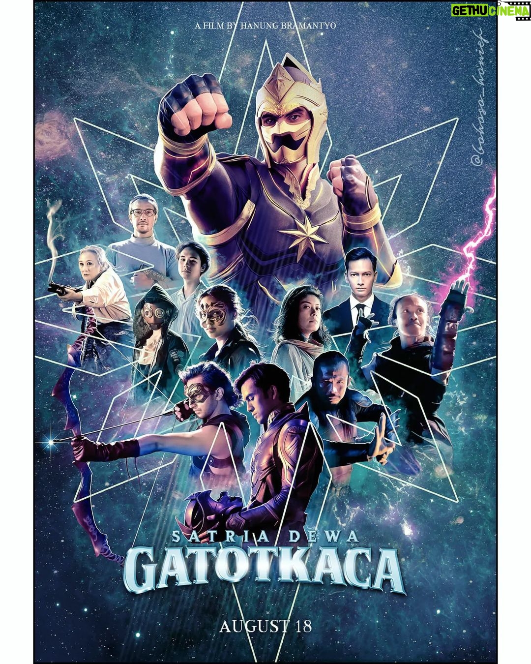 Yayan Ruhian Instagram - Setelah #fanmade #poster #Gatotkaca yang "simple" dan sudah dipost tempo hari, untuk desain kedua ini saya ingin membuat poster dengan mood yang berbeda. Idenya muncul setelah mengamati beberapa poster film #superhero rilisan Hollywood yang meskipun tidak semua, banyak sekali yang berkonsep "meriah". Menampilkan banyak cast dan dipresentasikan dengan warna-warna yang vibrant. Rame! Desain awal, castnya lebih banyak lagi dengan warna yang sangat gonjreng. Tapi saya liat-liat kok ga sreg ya.. akhirnya saya kurangin orangnya biar ga terlalu berjubel dan atur warna agar ga terlalu nyakitin mata. ๐ #SatriaDewaGatotkaca akan segera tayang di Malaysia 18 Agustus ini. #movieposter #photoshop #BahasaHanief