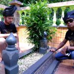 Yayan Ruhian Instagram - Sebelum kembali ke Indonesia, berziarah ke Makam Pahlawan Mat Kilau, di Kg Kedondong, Pulau Tawar, Jerantut, Pahang. Terimakasih kepada seluruh saudara-saudara di Malaysia, kami sudah diterima dengan baik di sini. Harap-harap boleh silaturahmi dan berjumpa lagi. Mohon maaf zahir batin jika ada silap dan khilaf. Terimakasih