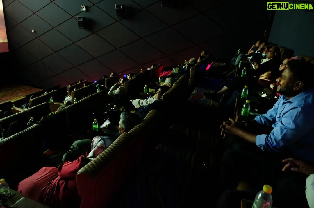 Yayan Ruhian - 7.3K Likes - Sebuah kehormatan bagi kami dalam special screening @filem_matkilau tadi malam Tan Sri Datuk Seri Panglima Haji Annuar bin Musa, Menteri Komunikasi dan Multimedia, berkenan hadir bersama sejumlah undangan. Terimakasih 🙏🏽🙏🏽