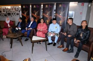 Yayan Ruhian Instagram - Sebuah kehormatan bagi kami dalam special screening @filem_matkilau tadi malam Tan Sri Datuk Seri Panglima Haji Annuar bin Musa, Menteri Komunikasi dan Multimedia, berkenan hadir bersama sejumlah undangan. Terimakasih 🙏🏽🙏🏽
