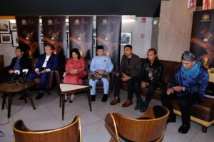 Yayan Ruhian Instagram - Sebuah kehormatan bagi kami dalam special screening @filem_matkilau tadi malam Tan Sri Datuk Seri Panglima Haji Annuar bin Musa, Menteri Komunikasi dan Multimedia, berkenan hadir bersama sejumlah undangan. Terimakasih 🙏🏽🙏🏽