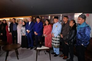 Yayan Ruhian Instagram - Sebuah kehormatan bagi kami dalam special screening @filem_matkilau tadi malam Tan Sri Datuk Seri Panglima Haji Annuar bin Musa, Menteri Komunikasi dan Multimedia, berkenan hadir bersama sejumlah undangan. Terimakasih 🙏🏽🙏🏽