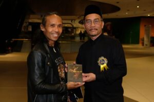 Yayan Ruhian Instagram - Sebuah kehormatan bagi kami dalam special screening @filem_matkilau tadi malam Tan Sri Datuk Seri Panglima Haji Annuar bin Musa, Menteri Komunikasi dan Multimedia, berkenan hadir bersama sejumlah undangan. Terimakasih 🙏🏽🙏🏽