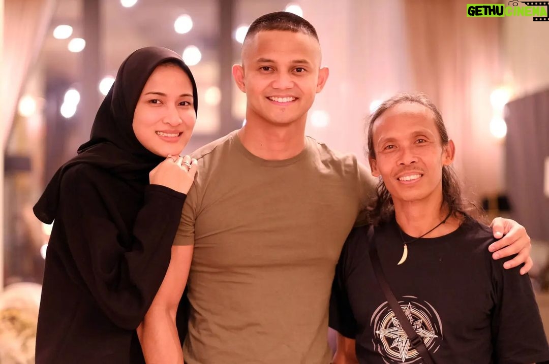 Yayan Ruhian - 10.6K Likes - Hassan & Ifrit pun dah berdamai. Hassan invite Ifrit datang ke rumahnya. Terimakasih @hairulazreen @haniszalikha dah jemput makan.
#BahasaHanief #fujixh1 #fujifilm