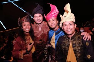 Yayan Ruhian Instagram - #GalaPremiere @filem_matkilau #Malaysia #Indonesia #MatKilau #Silat #Greget #Melayu #fujifilm #fujixh1 #BahasaHanief #ItuTajam