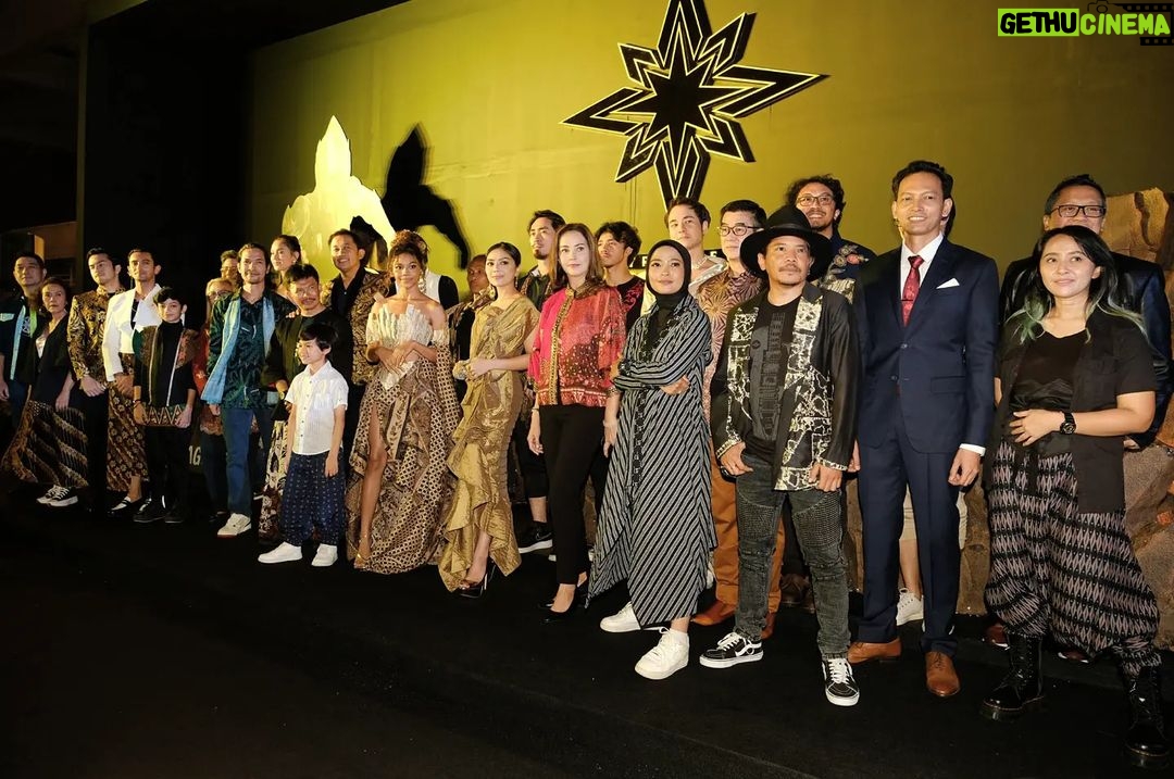 Yayan Ruhian Instagram - Kang Yayan w/ family and friends di #Gala #Premiere #Gatotkaca @gatotkaca_official Tayang 9 Juni 22 #Greget #ItuTajam Epicentrum XXI