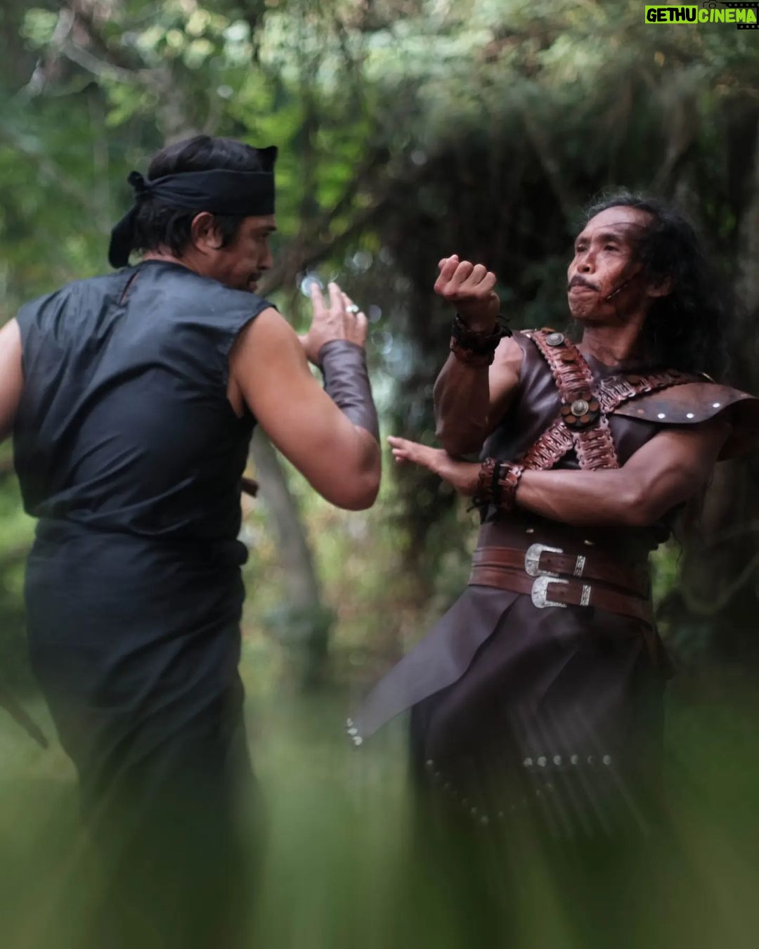 Yayan Ruhian Instagram - Bulan Juni nanti, Insya Allah dua film dimana kami terlibat #SatriaDewaGatotkaca @gatotkaca_official dan #MatKilau @filem_matkilau akan tayang. 9 Juni Gatotkaca tayang di Indonesia & 23 Juni Mat Kilau di Malaysia. Mudah-mudahan Gatotkaca juga akan tayang di #Malaysia dan sebaliknya, Mat Kilau juga akan tayang di #Indonesia karena banyak sekali yang menanyakan soal ini kepada kami. Aamiin.. #Greget #ItuTajam
