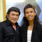 Yayan Ruhian Instagram – Sebuah kehormatan bagi kami mendapat undangan untuk berbincang dengan Legenda Indonesia, Bang Haji @rhoma_official 
Terimakasih. Nantikan di Youtube #BisikanRhoma

#Greget #ItuTajam #BahasaHanief #fujixh1 #fujinon56mm