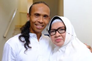 Yayan Ruhian Instagram - Walimatussafar Mamah @mamayoyoh6 & Abang @piping.firmansyah77 
Sehat-sehat dan lancar semuanya Mah, Bang, dari berangkat sampai pulang nanti. Ibadahnya diterima, diridhoi Allah SWT dan jadi haji yang mabrur. Aaamiin...