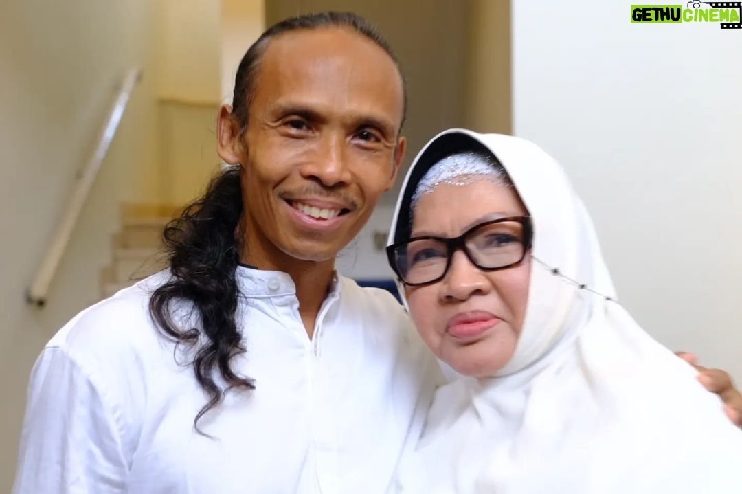 Yayan Ruhian - 11.7K Likes - Walimatussafar Mamah @mamayoyoh6 & Abang @piping.firmansyah77
Sehat-sehat dan lancar semuanya Mah, Bang, dari berangkat sampai pulang nanti. Ibadahnya diterima, diridhoi Allah SWT dan jadi haji yang mabrur. Aaamiin...