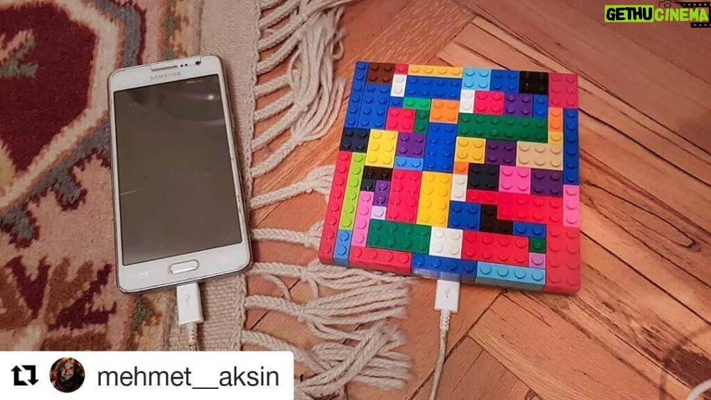 Yeşim Büber Instagram - Bizimkiler tabletlerini şarja koymuşlar ❤ Our little kids charging their tablet.