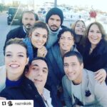 Yeşim Büber Instagram - Biz 😀 #siyahincidizisi__ #handemiyy #tsayisman #berkhakman #nazmikirik #nerimanuğur #melissezen