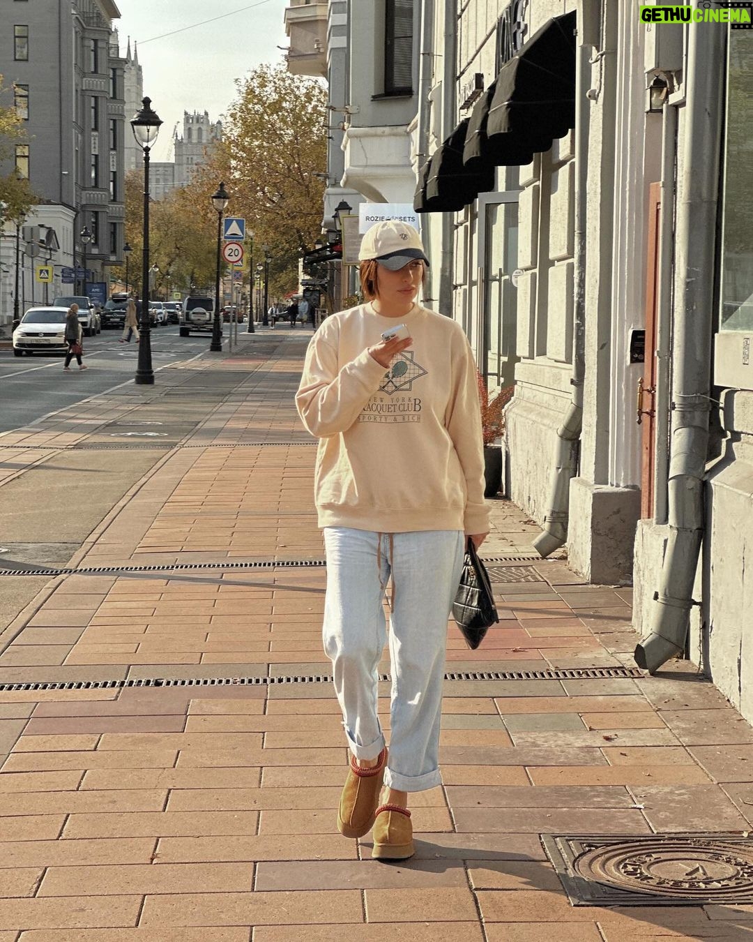 Yekaterina Varnava Instagram - Обозначили женщину, уловили осень🍂 Moscow, Russia