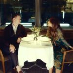 Yekaterina Varnava Instagram - Иногда томительное ожидание новогодней ночи может показаться вечностью, но как говорится, предвкушение - это только интригующая половина праздника😈 В предстоящей карусели эмоций, как нельзя лучше будет продумать детали. Друзья и близкие придадут настроение вечеру, образ и место создадут атмосферу, а яркие акценты расставит итальянское игристое Mondoro Prosecco, которое станет прекрасным аккомпанементом к вашему праздничному столу. Надо обязательно загадать желание в полночь! Надеюсь, вы уже начали томиться в ожидании и выбрали тех, с кем хотели бы встретить Новый год☺️