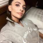 Yekaterina Varnava Instagram - Слова… они же уже совсем ничего не значат. Столько говорим, а толку. Вот поступки это другое дело. Они проявляют человека по-настоящему. Самым чутким, кто готов творить добро, мы с вами ежегодно рассказываем про чудесную благотворительную акцию «Елка желаний», где детишки от 3 до 17 лет, пожилые люди, которые оказались в трудной жизненной ситуации, люди с инвалидностью делятся своими мечтами, а люди с возможностями помогают им эти мечты воплотить. Добрый поступок - это легко. Подробности на елкажеланий.рф.
