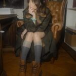 Yekaterina Varnava Instagram - Люблю быть разной, и в своих образах мне безумно нравится совмещать, казалось бы, разное. Но хорошо выглядит тот, кто чувствует себя максимально уверенно☺️ Поэтому смело экспериментируйте! Дизайнерское платье можно легко сочетать с крутыми кожаными ботинками от Ecco. Не стесняемся и внедряем комфорт даже в самый утонченный образ❤️ это фабрикс, это дитейлс. Всем самых стильных образов в Новом году! erid:2SDnjd5p4Ve