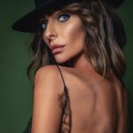 Yekaterina Varnava Instagram - Потертое седло. Август. 2022 год photo @dvelichko muah @s_shayda style @ekaterina_feofanova producer @arhipovanatasha