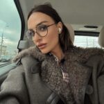 Yekaterina Varnava Instagram - Надела очки и увидела, что друзей стало мало, зато чистого воздуха - так много😘