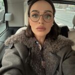 Yekaterina Varnava Instagram - Надела очки и увидела, что друзей стало мало, зато чистого воздуха - так много😘