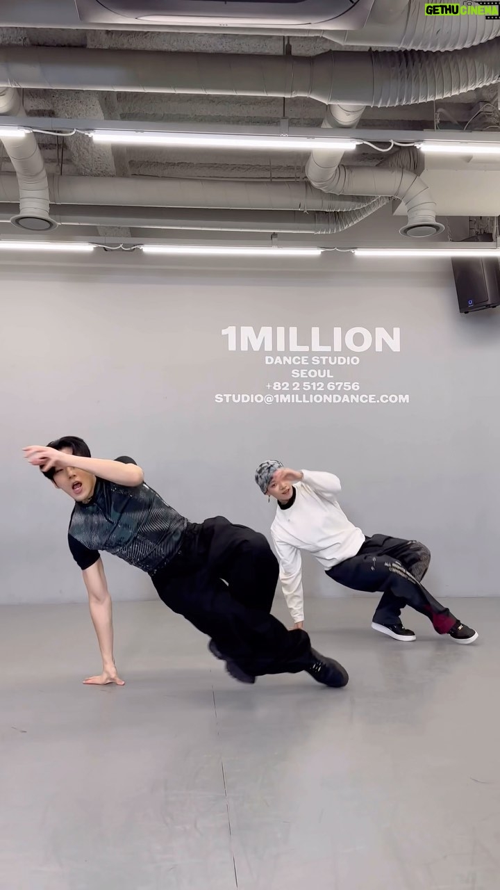 Yell Instagram - Bgirl Yell x Moonjongup 🔥 X.O.X challenge . . . #MoonJongUp X #BgirlYell #XOXChallenge #문종업 #김예리 #Yell #SOME #XOX #challenge