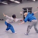 Yell Instagram - @liakimhappy x Me reunion in 4yrs💫 glad to join in @1milliondance and dance again with my coach at Dancing High(3rd vid) 전날 급 결정된 콜라보 덕분에 리아쌤이랑 4년만에 같이 춤을 추다니 오랜만에 댄싱하이 영상을 보니 감회가 새롭더라구요 돌고돌아 다시 리아킴팀이 된 지금🥹 뉴띵 투비컨티뉴! _ In Da Getto - @skrillex @jbalvin #Choreography @liakimhappy x @yell_yeri_kim @1milliondance