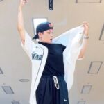 Yell Instagram - _ 미국에서 건너온 새 옷 입고 신나서 오랜만에 챌린지 #Choreography by @vata_500 #새삥 - @woozico0914 @homieduel_homies . #새삥챌린지 진천선수촌 국가대표훈련장