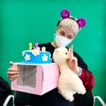 Yell Instagram - 20220324 #Birthday 전주로 촌외훈련하러 내려와있는지라 사실 아무 생각도 기대도 없었던 올해 생일이 정말 너무 감사한 많은 분들 덕분에 특별해진 것 같아요 연락 주시고 축하해주셨던 모든 분들 한 분 한 분 정말 감사드려요🙏🏻 . 부상 등등 개인 사정들 때문에 많이 힘들었는데 당일에 생일 축하해주시러 전주까지 내려와서 선물을 주고가시고 대표팀 전체에게도 서포트를 해주신 팬 여러분 정말 진심으로 감사드려요! 덕분에 앞으로 헤쳐나갈 의지를 매번 얻어갑니다 정말로! 아무것도 모를 때 갑작스런 축하를 받고 울 뻔했는데 꾹 참았어요 흐 . 브레이킹 팀 코리아 감독님 코치님 지예언니 종호오빠 승빈오빠 그리고 이사님까지! 함께 축하해주셔서 감사하고 고생 많으셨습니다✨ . 카카오톡 배너광고가 정말 운명처럼 3시 24분에 처음으로 떴어요! 메세지북도 정말.. 너무 말도 안 되는 선물.. 감사합니다ㅜㅜ 준비해주시느라 너무 고생 많으셨어요 옐단! 더 좋은 댄서, 좋은 사람으로 성장하겠습니다 :) + 그래피티 선물해주신 @bboyheady 오빠 그리고 마지막 축하하러 와주신 전주 레퍼젠 @bgirljayon @ohneroc_skz 진짜 최고❤️❤️❤️ Jeonju, Korea