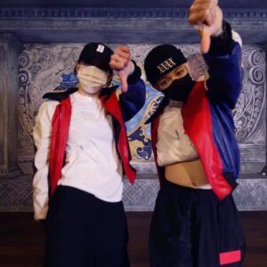 Yell Instagram - _
Here is ISAK x YELL collab you have been waiting for!
This routine was for SWF battle and we lost then, but I felt like I won this time.
And so happy to dance with my lovely sis💖
.
탈락배틀부터 수업까지 이삭언니와 함께 한 마놀로!
배틀 이기려고 이 갈고 짠 안무라 어렵게 느끼셨을텐데도 많이 찾아와주셔서 정말 감사했습니다..
우리 이삭언니랑 함께 해서 행복했구 항상 고마워요 우리 오래 같이 합시당❣️
_
#Choreography
@isakkk_woo @yell_yeri_kim 
#Manolo - @triplee116 
@x_academy_official