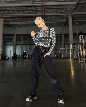 Yell Instagram - _
Now I posted this too late #ColdBlooded
당시 휘몰아치던 스케줄로 하나도 남겨놓지 못한 추억
제 패션 인생의 희귀한 순간이 되었을.. 제시언니와 함께 할 수 있어서 영광이었슴다🥳
🎵Cold Blooded - @jessicah_o ❣️