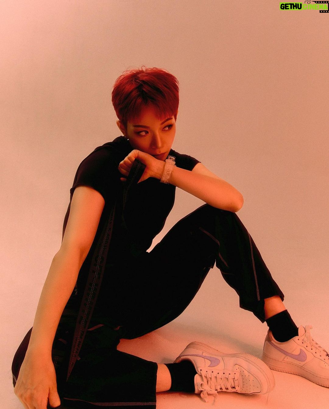 Yell Instagram - #Red ❤️🖤 My first red hair profile shots! What hair color fits most?! 📸 by @backintheriver . 예전엔 블루헤어가 찰떡이라 생각했는데.. 무슨 머리가 제일 어울리나요😶