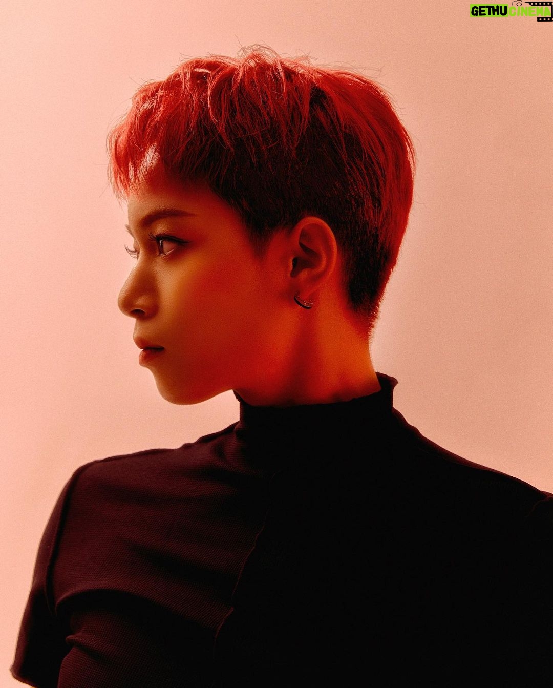 Yell Instagram - #Red ❤️🖤 My first red hair profile shots! What hair color fits most?! 📸 by @backintheriver . 예전엔 블루헤어가 찰떡이라 생각했는데.. 무슨 머리가 제일 어울리나요😶