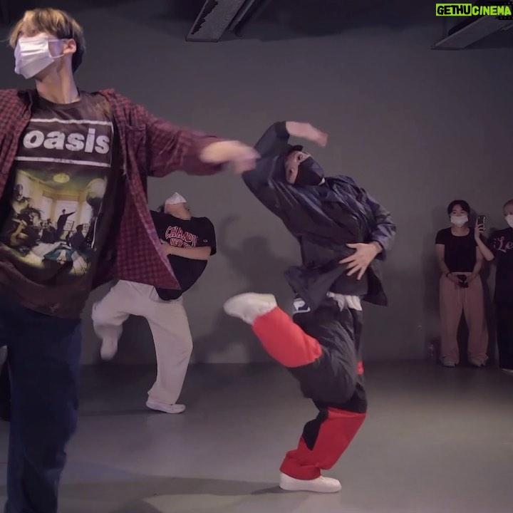 Yell Instagram - _ RrrrrrLa tatata! #Choreography by @rootspace_ 나에겐 루트보다 홍승연이라는 이름이 더 익숙한 그 . 10대였던 댄싱하이를 지나 20대 들어서 우린 스우파와 스맨파에 나가고 4년 전이나 지금이나 늘 열정적으로 열심히 성장하는 널 응원해 1M 다이아 막내 루트 최고😉 _ #PinkVenom - @blackpinkofficial @1milliondance