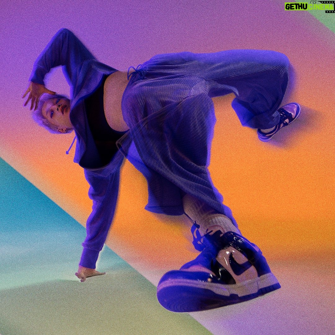 Yell Instagram - _ Glad to announce that I became a NIKE model again this time! (for 3yrs in a rowπ₯³) I break the limit through my movement, keep going with no regretπ₯ . κ°μ¬νκ²λ 2020λ
μ μμμΌλ‘ κ³μ ν¨κ» ν΄μ€κ³ μλ λμ΄ν€, μ€λ μλ‘μ΄ μΊ νμΈμ΄ 곡κ°λμμ΅λλ€! μμ§μμ ν΅ν΄ νκ³λ₯Ό λμ΄μλ λΈλ μ΄νΉμΌλ‘ μ΅κ³ μ κ²½μ§μ μ€λ₯Έ κ·Έ μκ°, μ λ μΈμ λͺ¨λ 무λλ₯Ό κ°λ μ±μΈκ²λλ€ _ #μ°°λμμμ§μμ΄μ΅κ³ μκ²½μ§λ‘ #OwnTheFloor #NIKEdance