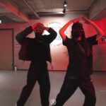 Yell Instagram - _ Gang gang⚡️ The second collab with my bf! 그림체는 완전 다르지만 항상 잘 맞는 우리 늘 좋은 영향을 주는 수정이와 두번째 콜라보에 함께 해주신 모든 분들 진심으로 감사해요💖 . #태지 - @changmo_ #Choreography by @welcometosusuworld x @yell_yeri_kim @justjerkacademy Justjerk Dance Academy