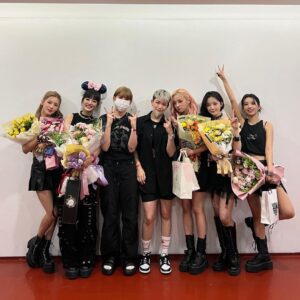 Yell Instagram - _
A few pics from @official_g_i_dle world tour in Seoul

2년만에 만난 우기언니는 늘 멋지고 오늘도 멋졌다 초대해줘서 고마워💘
그리고 평소 좋아하는 아티스트인 아이들 멤버들에게 모두 인사드릴 수 있어 영광이었습니다 최고!!