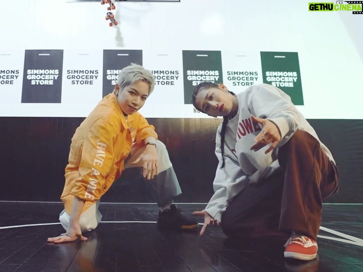 Yell Instagram - _ Simmons x Breaking Collab vid Full ver. link in bio! 흔들리지 않는 편안한 분위기에서 촬영한 콜라보 영상이 공개되었습니다! 풀버전은 프로필 링크 타고 보러가셔요🥳 _ @simmonskorea dance w/ @sbz_freshbella music produced by @94kropsworld #Simmons #시몬스 #시몬스침대 #시몬스그로서리스토어 #시몬스테라스 시몬스 그로서리 스토어 청담