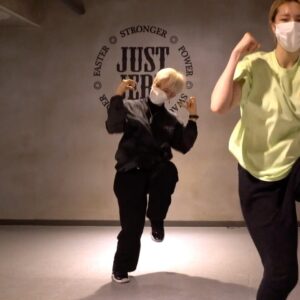 Yell Instagram - _
My dance in some classes that I have not uploaded yet
다른 댄서들의 안무를 배울 때마다 부족함을 많이 느껴서 부끄럽지만 그래도 춤 너무 재미지다...!!!/&:&;@;@;&! 순서는 최신 순🙈
.
1. Run the world - @yeojin1009 x @issa_jihyo 
2. 열중쉬어 - @__hey_joo__ 
3. Dunk Contest - Eunkyung
4. Pretty Savage - @__hey_joo__