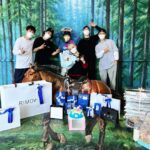 Yell Instagram - 20220324 #Birthday 전주로 촌외훈련하러 내려와있는지라 사실 아무 생각도 기대도 없었던 올해 생일이 정말 너무 감사한 많은 분들 덕분에 특별해진 것 같아요 연락 주시고 축하해주셨던 모든 분들 한 분 한 분 정말 감사드려요🙏🏻 . 부상 등등 개인 사정들 때문에 많이 힘들었는데 당일에 생일 축하해주시러 전주까지 내려와서 선물을 주고가시고 대표팀 전체에게도 서포트를 해주신 팬 여러분 정말 진심으로 감사드려요! 덕분에 앞으로 헤쳐나갈 의지를 매번 얻어갑니다 정말로! 아무것도 모를 때 갑작스런 축하를 받고 울 뻔했는데 꾹 참았어요 흐 . 브레이킹 팀 코리아 감독님 코치님 지예언니 종호오빠 승빈오빠 그리고 이사님까지! 함께 축하해주셔서 감사하고 고생 많으셨습니다✨ . 카카오톡 배너광고가 정말 운명처럼 3시 24분에 처음으로 떴어요! 메세지북도 정말.. 너무 말도 안 되는 선물.. 감사합니다ㅜㅜ 준비해주시느라 너무 고생 많으셨어요 옐단! 더 좋은 댄서, 좋은 사람으로 성장하겠습니다 :) + 그래피티 선물해주신 @bboyheady 오빠 그리고 마지막 축하하러 와주신 전주 레퍼젠 @bgirljayon @ohneroc_skz 진짜 최고❤️❤️❤️ Jeonju, Korea